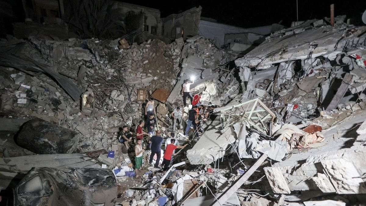 Zásah kostela v Gaze, v němž se skrývali běženci. Byl to Izrael, tvrdí Hamás